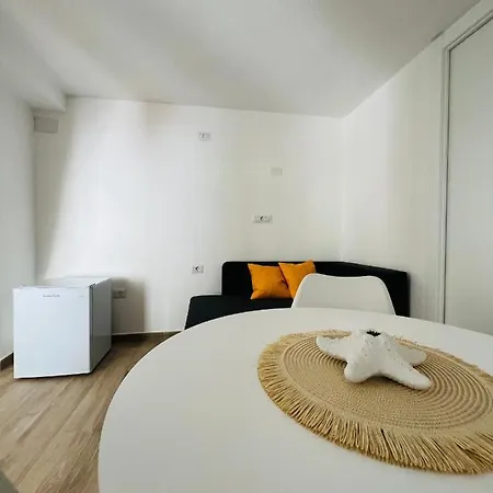 Guest house Via Giardini 3*