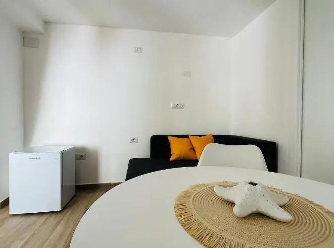 Guest house Via Giardini 3*